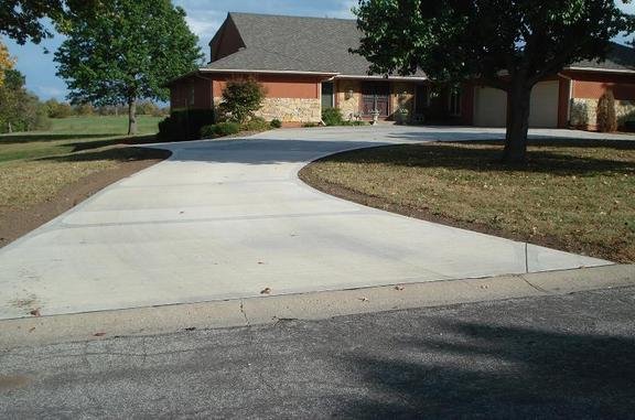 Concrete Driveway and Patio Services in the Kansas City Metro: What Liberty and Gladstone Homeowners Should Know